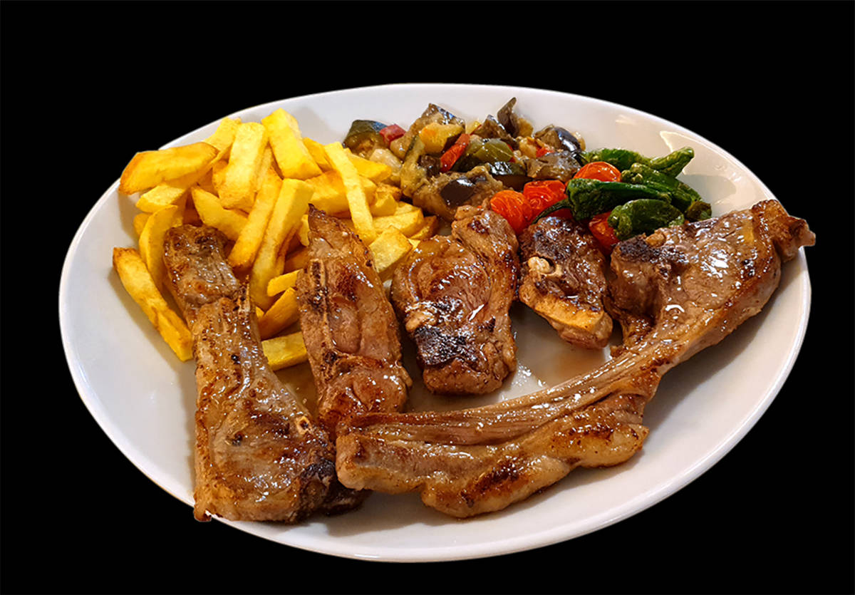 Carnes Cordero a la brasa en Il Fornetto La Pineda