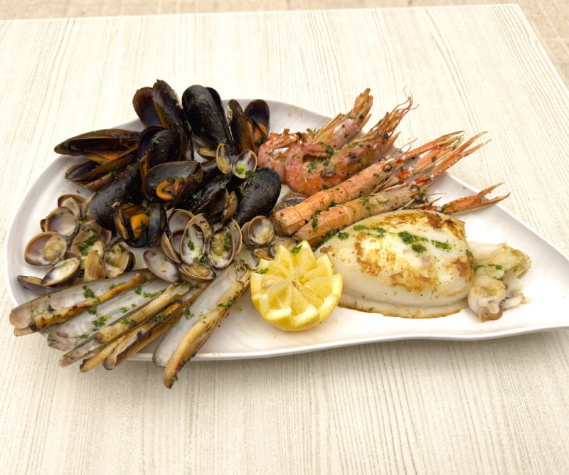 Parrillada de pescados en en Il Fornetto La Pineda